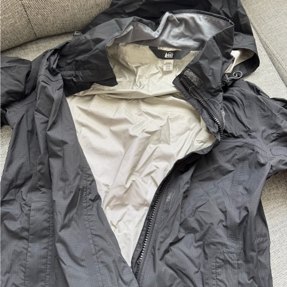 REI Rainier Rain Jacket - Picture 2 of 2